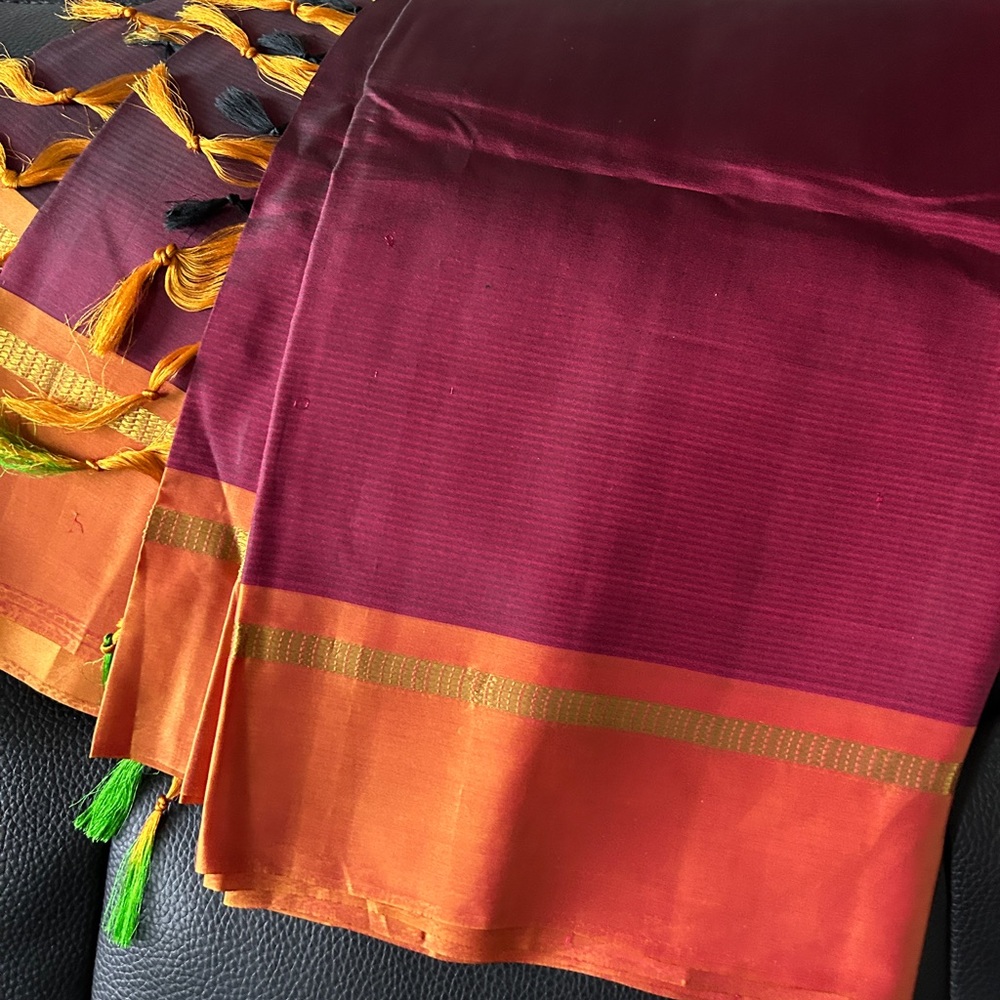 9 yards saree . New polyester. .Maroon color saree / Double coloured